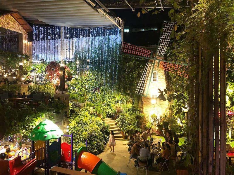 Những quán cafe đẹp sống ảo ở Sài Gòn có những gì đặc biệt trong thiết kế và không gian?