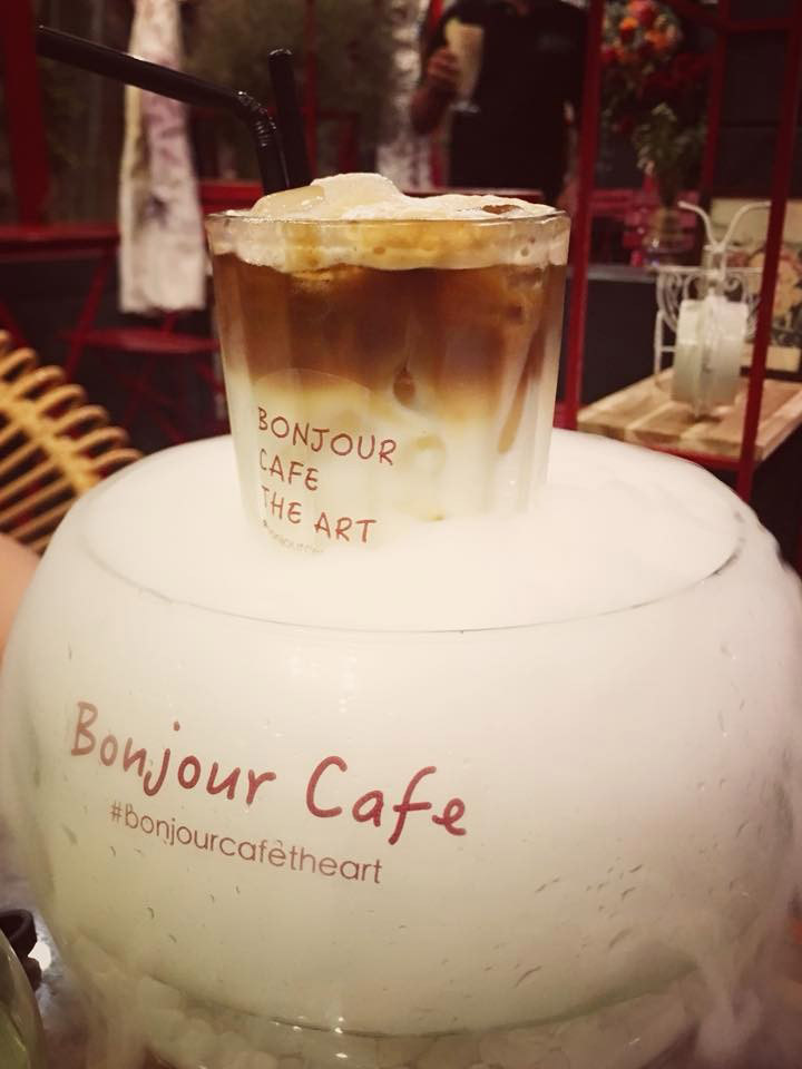 Cà-phê-Khói---Đặc-sản-tại-Bonjour-Cafe-The-Art