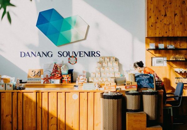 Đà-Nẵng-&-Souvenirs---Quán-cà-phê-kết-hợp-quà-lưu-niệm-đáng-yêu-tại-ĐN